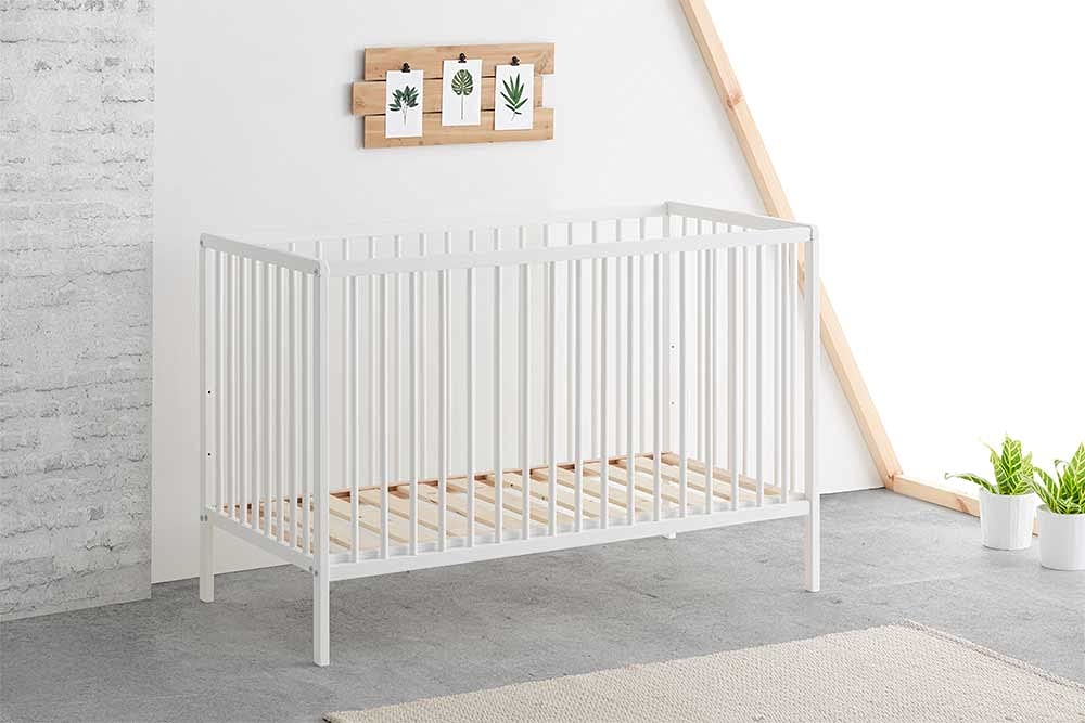 NafNaf Cuna de Madera 60x120, Somier Ajustable en 3 Alturas, Estilo Clásico de Barrotes, Color Blanco Perla