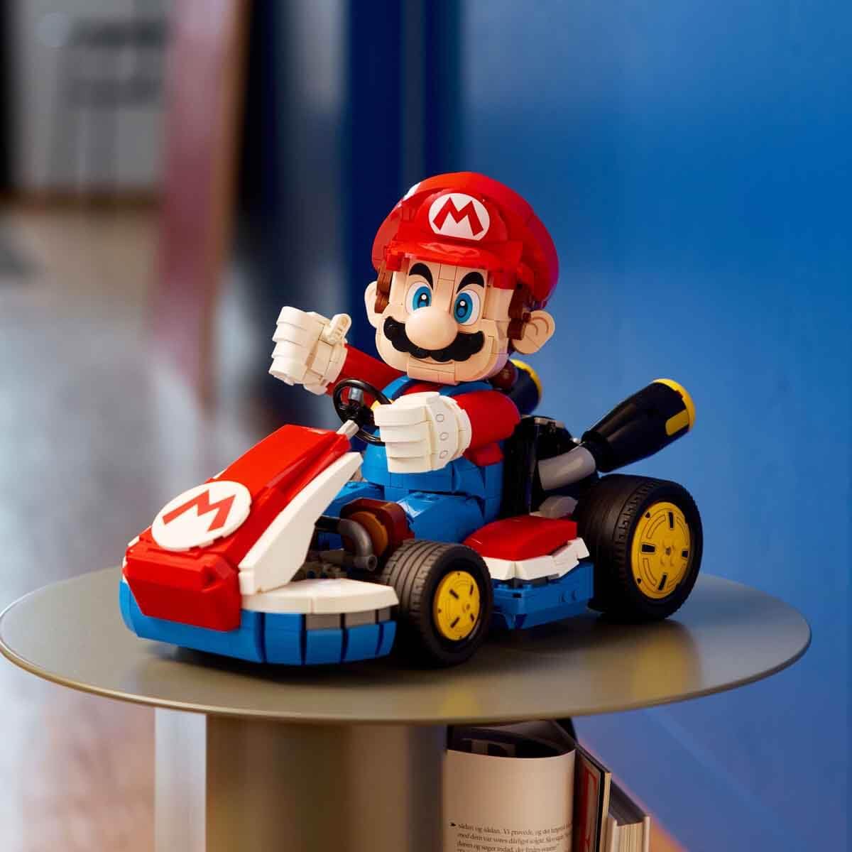 LEGO Super Mario Mario Kart: Mario i Standard Kart 72037 | Model z figurką, zestaw kolekcjonerski dla fanów gier Nintendo, pomysł na prezent 18+, gamingowa dekoracja, 1972 elementy