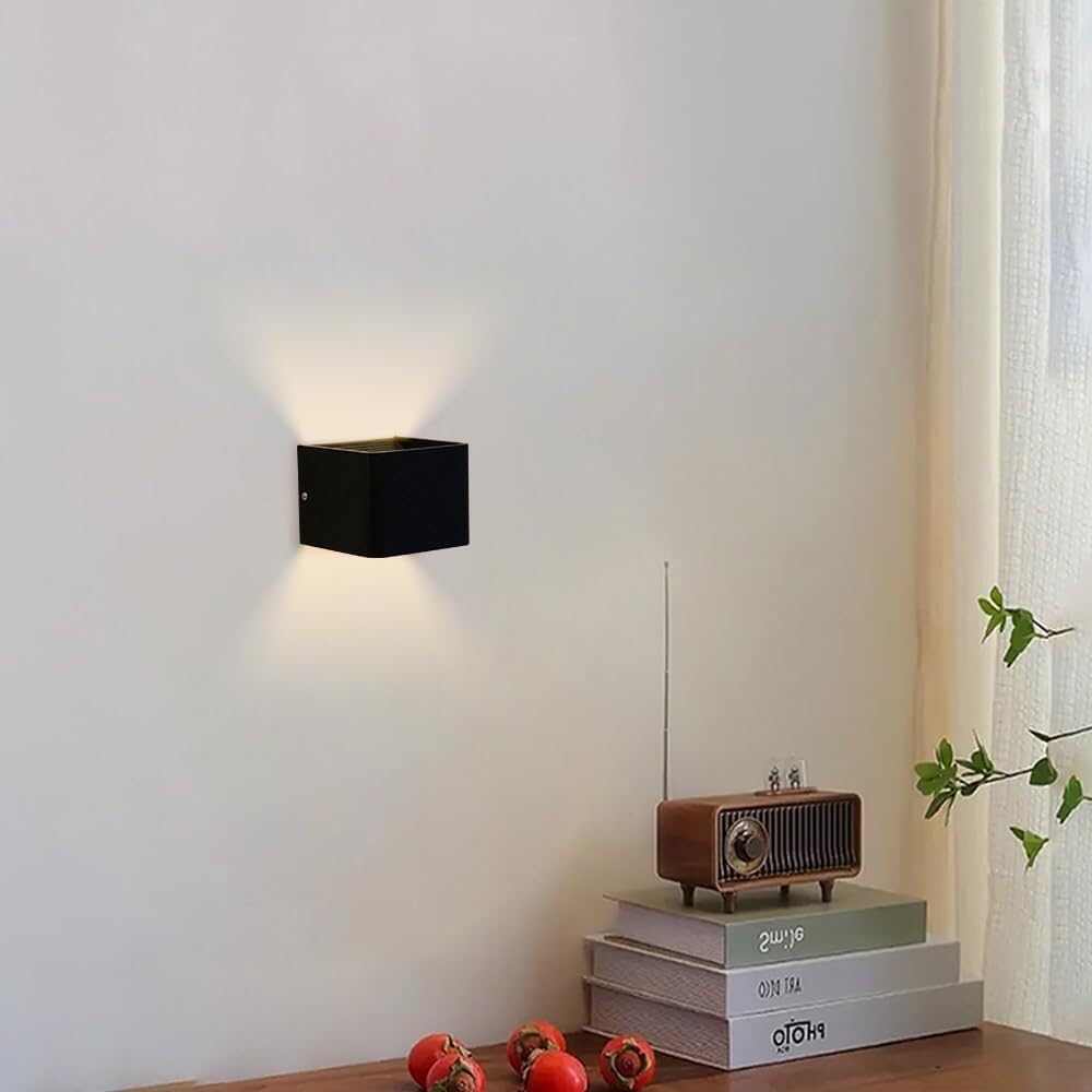 Nowoczesna lampa ścienna mała LED 7W oświetlenie wnoszące i opadające idealne do salonu, sypialni, korytarza lub schodów