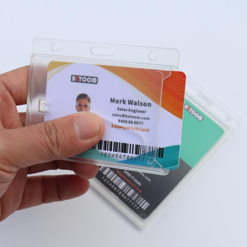 Ausweishalter aus Hartplastik, horizontal, robust, für Ausweise, feste Hülle, einfacher Zugriff, Daumenschlitz für Clips, Schlüsselbänder und Spulen, matt, transparent, 50 Stück BETOOM