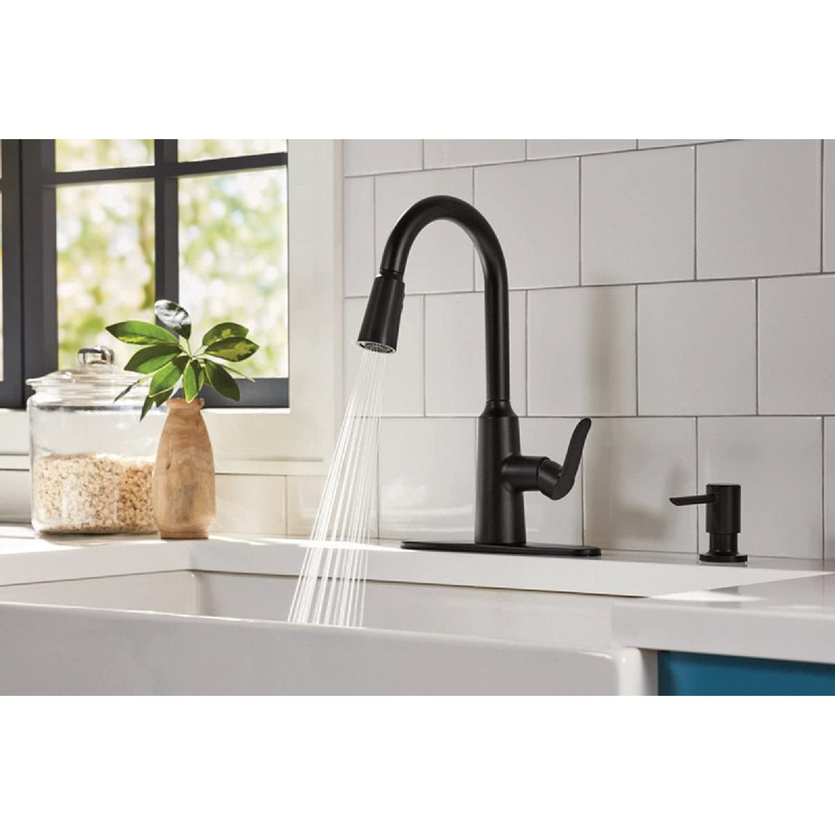Moen Edwyn 87028BL Matte Black 1-Handle Deck-Mount Pull-Down 
