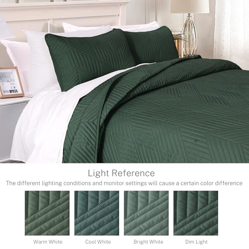 Exclusivo Mezcla California King Quilt Bedding Set, Lightweight Green Oversized King Bedspreads Soft Modern Geometric Coverlet Set for All Seasons (1 Quilt and 2 Pillow Shams)