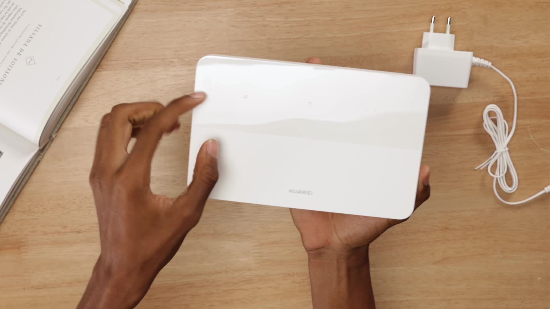 Huawei 4G Router CPE 5, B636, SIM LTE Router, Cat 7 , DL 400Mbps/UL 200Mbps, Wi-Fi 6 AX3000, 4 LAN Ethernet-poorten, Gevisualiseerde WiFi-diagnose, Industrieel-rangsignaal, 30 maanden garantie