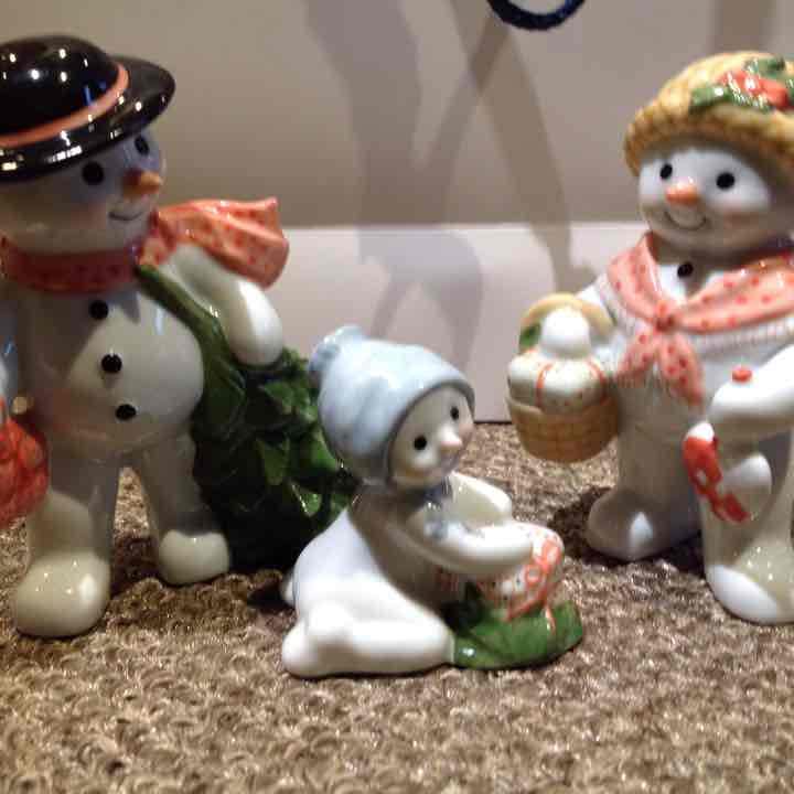 ロイヤルコペンハーゲン スノーマン 2010 フィギュリン 父母子3体セット ロイヤルコペンハーゲン スノーマン 2010 フィギュリン 父母子3