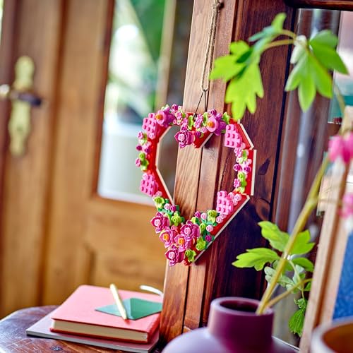 LEGO Décoration en Forme de Cœur - Jouet & Kit d'Activité Manuelle pour Enfant - Maquette de Décoration avec Fleurs, Feuilles & Petits Cœurs - Cadeau d'anniversaire pour Fille ou Garçon 9 Ans 40638