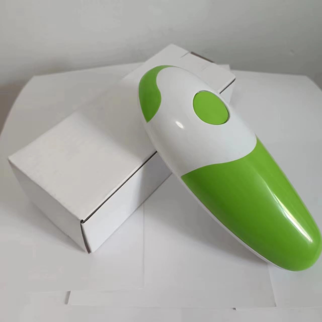 Automatic Electric Can Opener: Ergonomic, Easy to Use and Hand-free with Smooth Edge - Battery Operated and Portable Can Opener - Use for Everyday Cooking