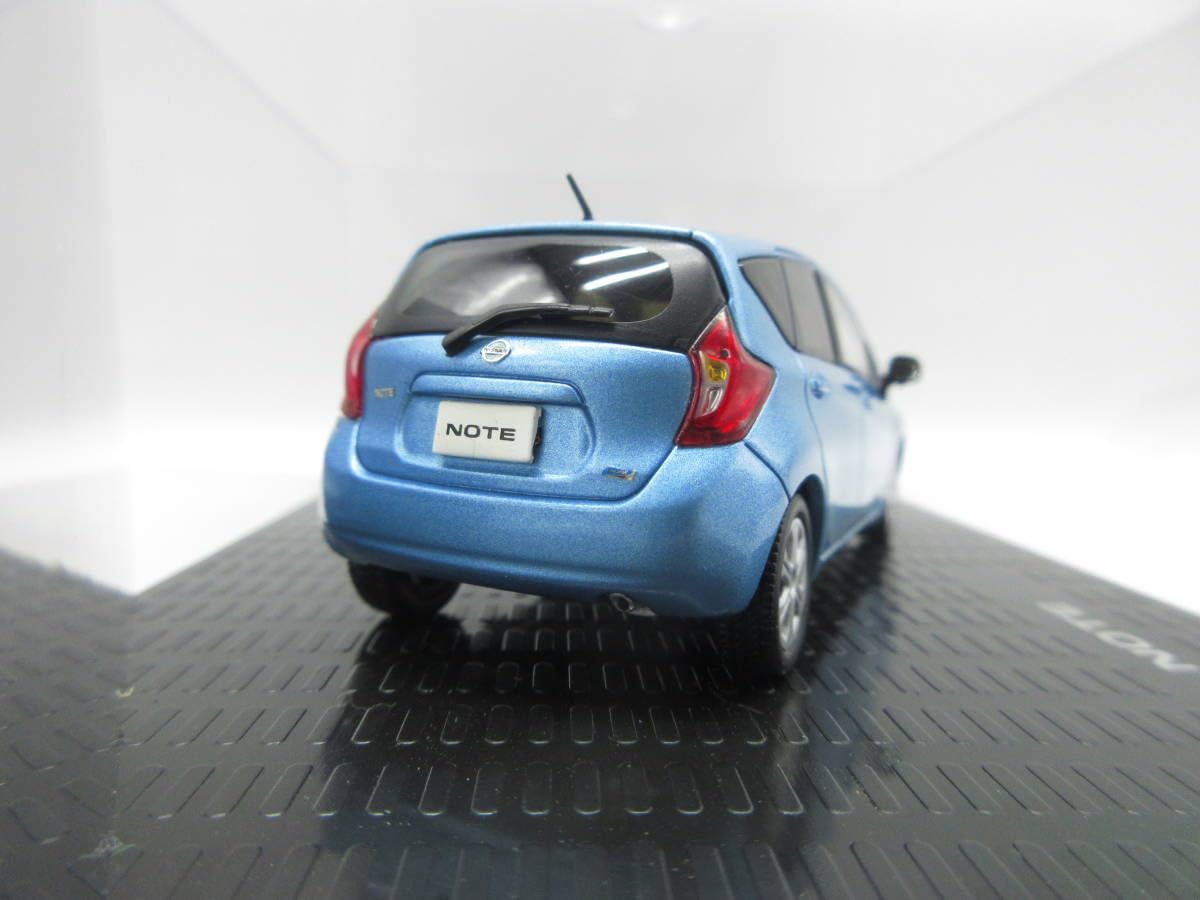 NISSAN NOTE カラーサンプル ディーラー特注 ミニカー Amazon | 約1/18 日産 ノート カラーサンプル パシフィック