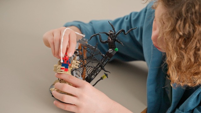 LEGO Marvel Efsanevi Savaş: Örümcek Adam, Kum Adam'a Karşı 76334
