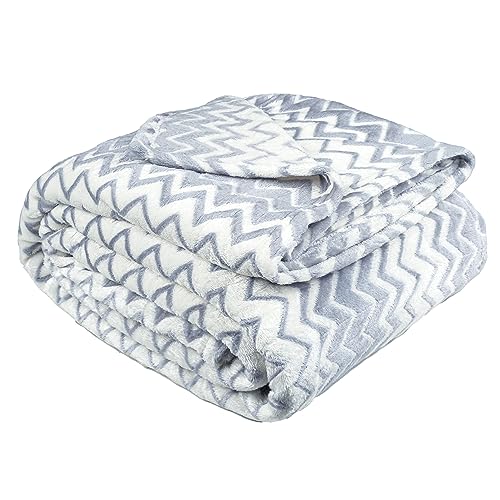 Image of Amazon Brand - Umi Premium Plush AC Blanket - Lightweight Luxurious Soft Zigzag Flannel Blanket, Super Soft Cozy and Comfy for Couch - (Single - 139 x 228 CM, Grey & White)| TC - 200