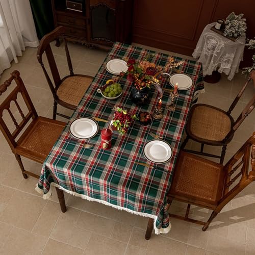 Nappe de Noël à pompons : la solution pour habiller une grande table rectangulaire démodée - 7