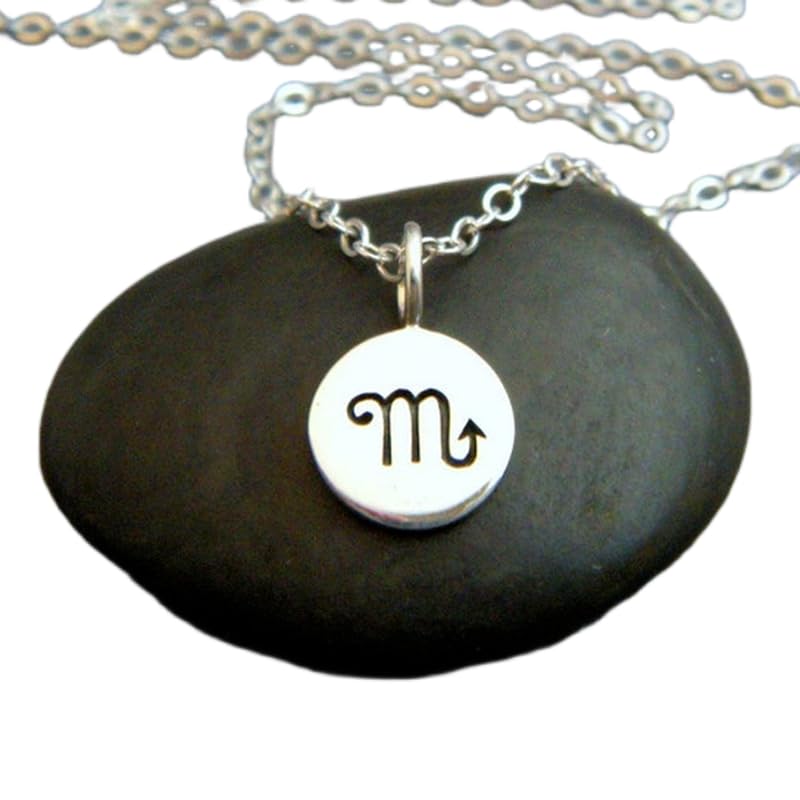 Collar de Escorpio en plata un regalo del signo zodiacal