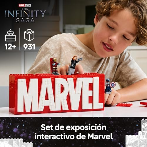 LEGO Marvel 76313 Logotipo con Minifiguras de Vengadores Maqueta 3D 2