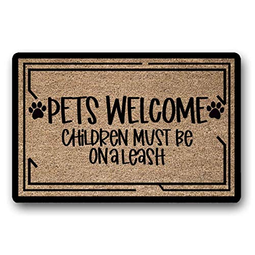 WYFKYMXX Paillasson humoristique avec inscription « Pets Welcome Children Must Be On A Leash » - Cadeau de pendaison de crémaillère - Décoration d'intérieur - 45,7 x 76,2 cm Cover