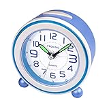【Mini Wecker】Die Größe dieses analogen Weckers beträgt 8,5 × 8,5 × 4 cm (L × H × B), es handelt sich um eine stille Nachttischuhr auch um eine kompakte Reiseuhr. Hergestellt aus Japan-Quarz-Uhrwerk, so kann der Stunden- und Minutenzeiger genau die Zeit anzeigen. Gute Qualität ermöglicht einen langen Service.