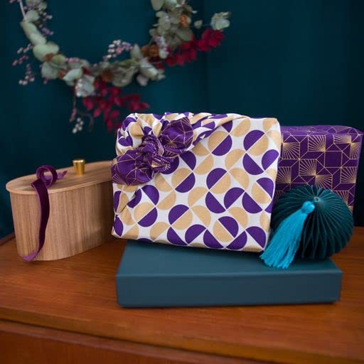 FabRap Furoshiki papel de regalo de tela, tela de doble cara reutilizable envolver bellamente con diseño de rejilla de oro y ciruela media luna y elegante ciruela con diamantes de oro