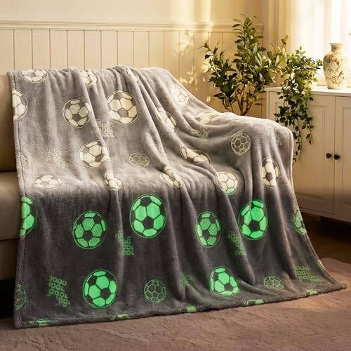 YPLANGENT Plaid Enfant Garçon Qui Brille dans Le Noir Couverture Polaire Enfant 130×150cm à Motif Football, Douce et Lumineuse Plaid Rigolo pour Lit,...