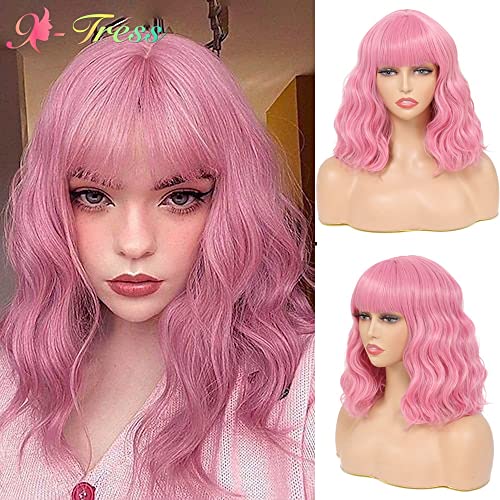 X-Tress Perruque Frange Courte pour Femme Perruque Rose Charmante 15 pouces Perruque Femme Cheveux Ondulée Pink Wig for Women Costume Wig for Cosplay Halloween Wig(Rose) Cover