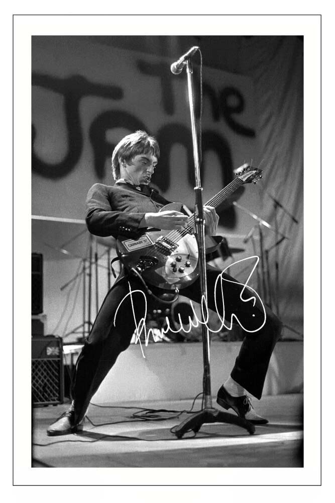 Generic - Paul Weller Signed 12x8 Inch Black And White Photograph