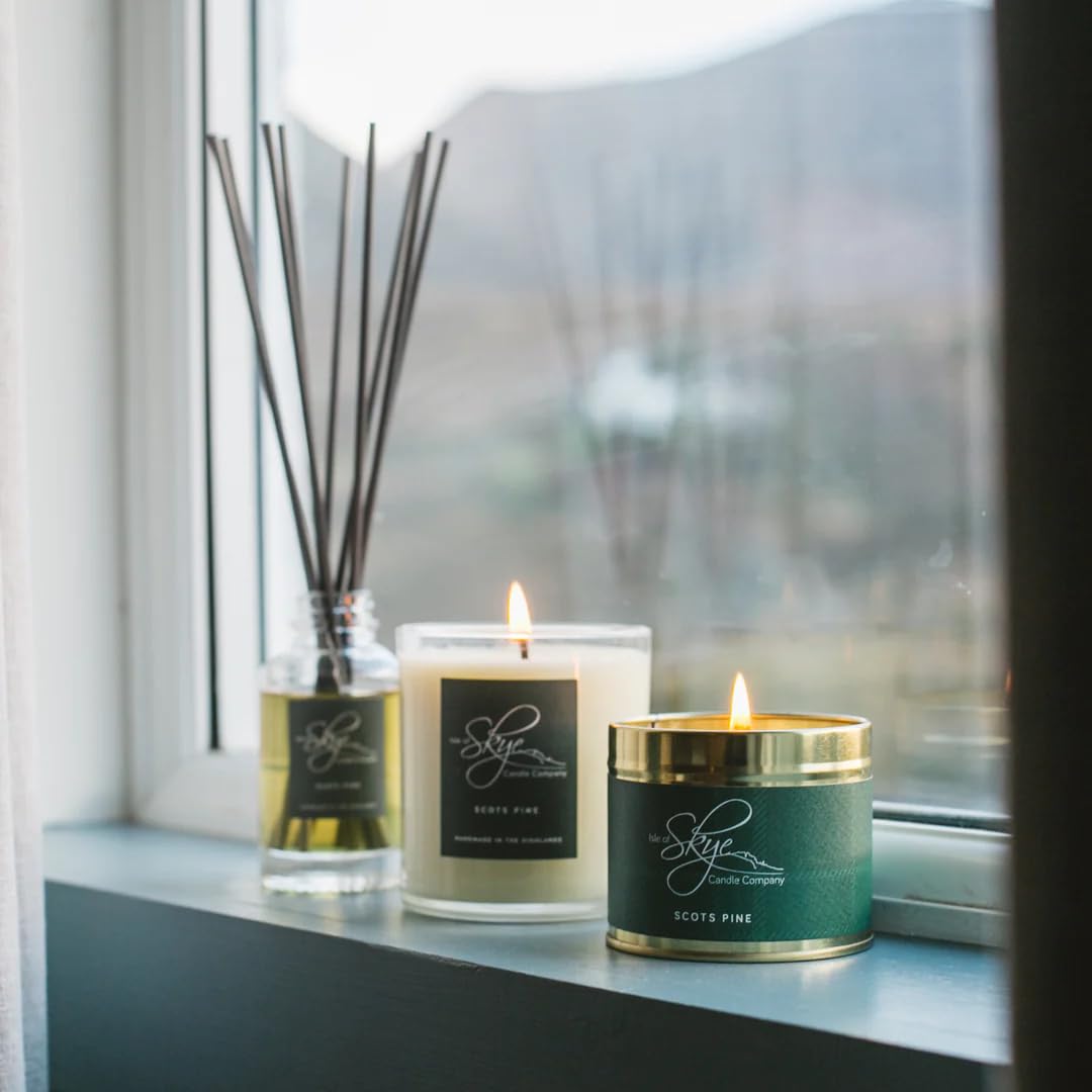 Isle of Skye Candle Company Duftkerze Scots Pine | Natürliche Sojawachskerze | Handgefertigt in Schottland | Premium Duftkerze | Elegante Schottenkaroverpackung | 45 Stunden Brenndauer