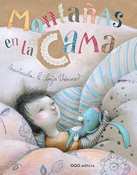 Hardcover Montañas en la cama [Spanish] Book