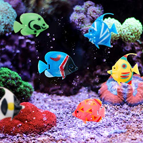 Weewooday 20 Stück Künstliche Bewegliche Fische Plastik Schwimmende Fische Lebensechte Fisch Verzierung Aquarium Dekorationen für Aquarium (Zufälliger Stil)