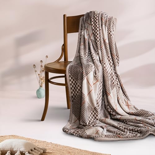 Image of MYTRIDENT Home Essential Flannel Printed Blanket for Winter Single Size (160 cm x 220 cm), 290 GSM, Estele