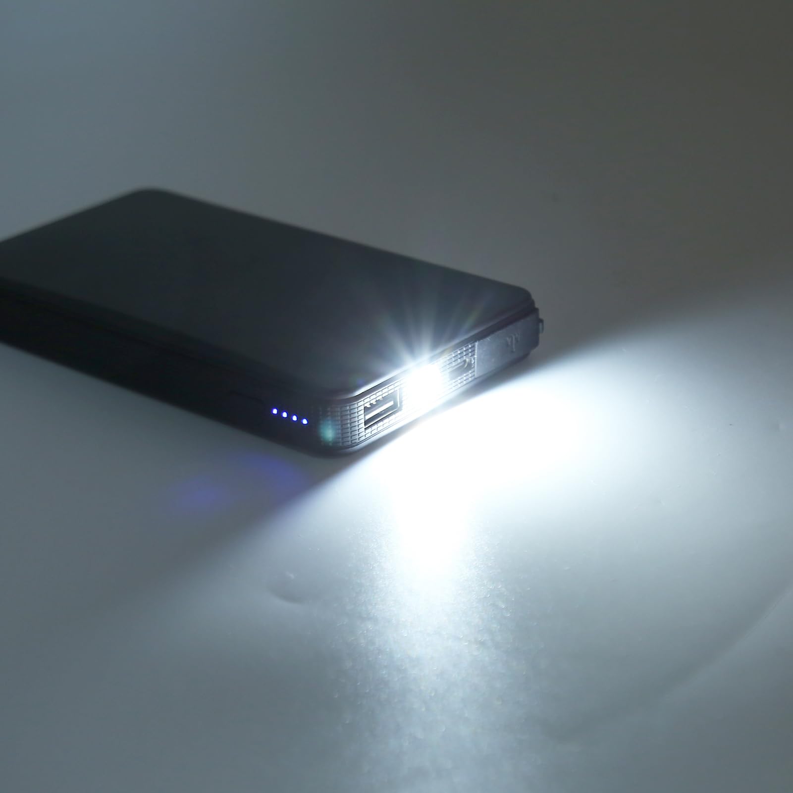 Arrancador de Batería de Coche, Batería de Arranque de 12000 MAh 600 A para Motores de Gasolina de hasta 4,0 L y Diésel de 4,0 L, Refuerzo de Batería con Luz LED Integrada