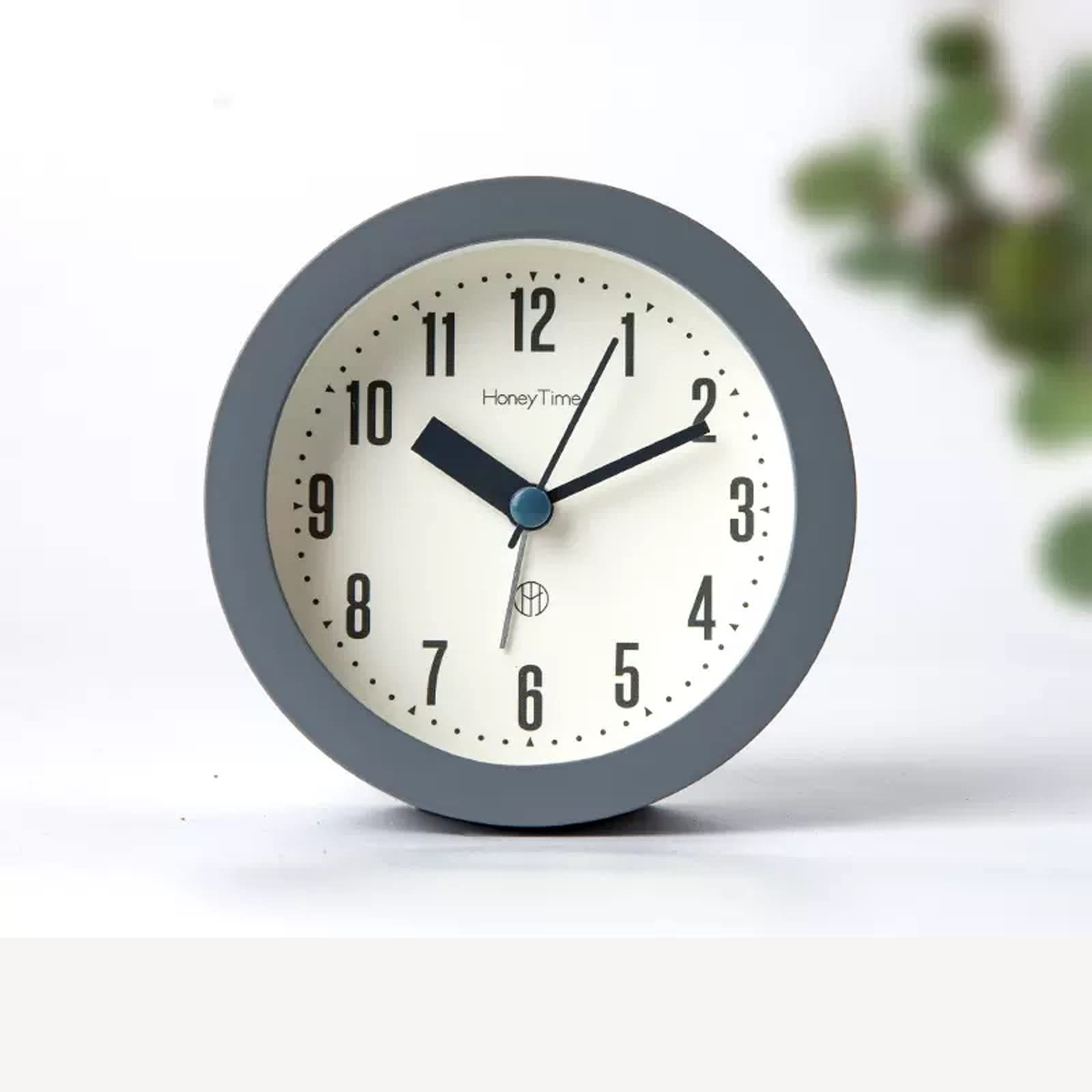 BMKGODN alarm clock， Battery Powered,Silent Non Ticking Small Alarm Clocks for Shelf,Bedside Table Clock for Bedroom(Blue)