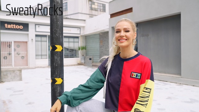 SweatyRocks SweatyRocks Women\'s Colorblock Half Zip Long Sleeve Crop Jacket 並行輸入品 Women's Letter Print Color Block Crop Sweatshirt Long