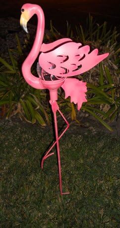 Decoración solar de jardín de flamenco con bola de cristal agrietada