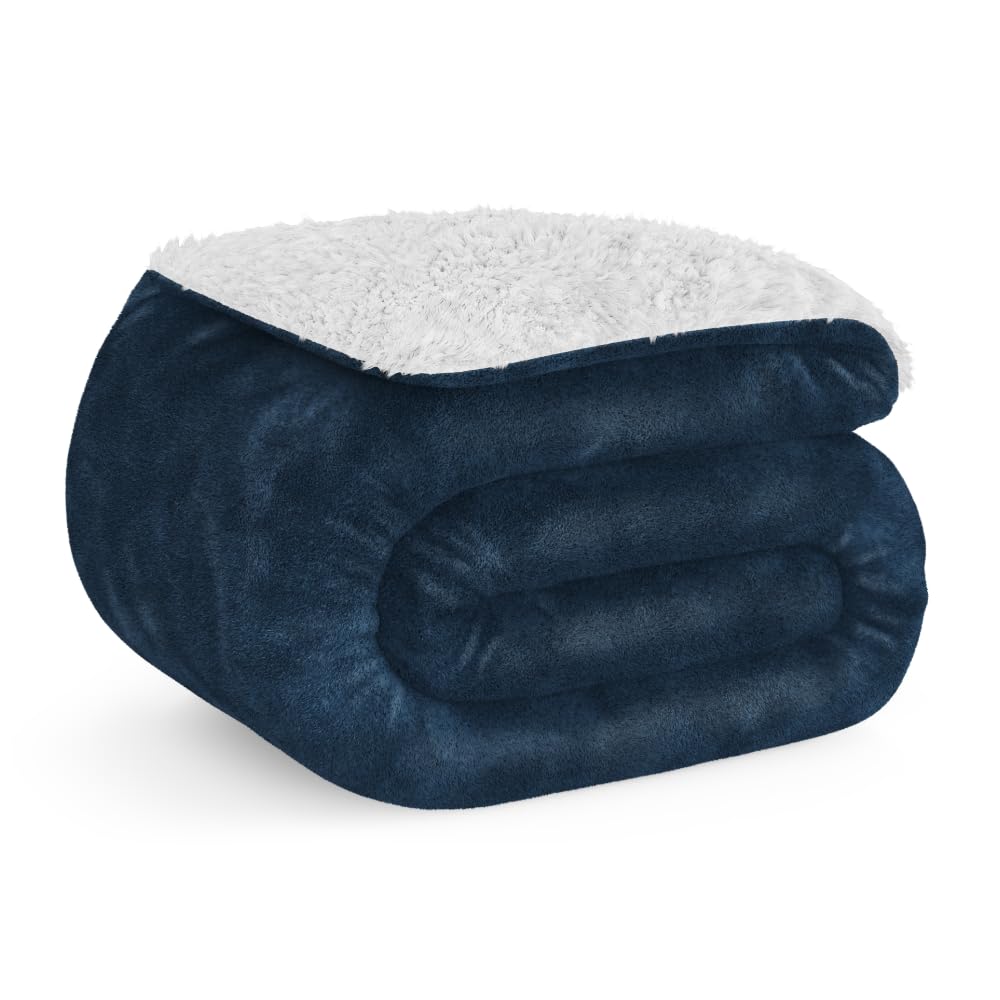 Don Descanso - Manta para Sofá Invierno Grande (150x200cm) Microfibra Suave, Cálida, Lavable a Máquina, Resistente a Las Arrugas. Manta Borreguito para Cama 90/105 o Sofá Azul Marino