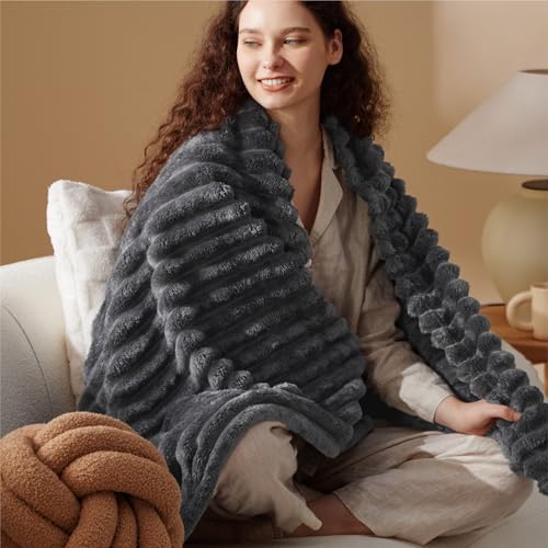 BEDSURE Kuscheldecke Flauschig - Wolldecke & Fleecedecke, Sofadecke, Weiche Warme Grobe Korddecke Gemütlicher Überwurf für Zimmer Deko, Wohn- & Kuscheldecken, Tagesdecke, Dunkelgrau, 130 x 170 cm