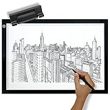 ✅ SUPER PRAKTISCH UND PORTABEL: Der A3-Leuchttisch verfügt über einen An/Aus-Knopf mit Touch-Control und eine integrierte cm-Messung. Darüber hinaus ist es mit seinem ultraschlanken Design sehr leicht zu tragen und kann einfach in den Rucksack gesteckt werden, da es sehr wenig wiegt.