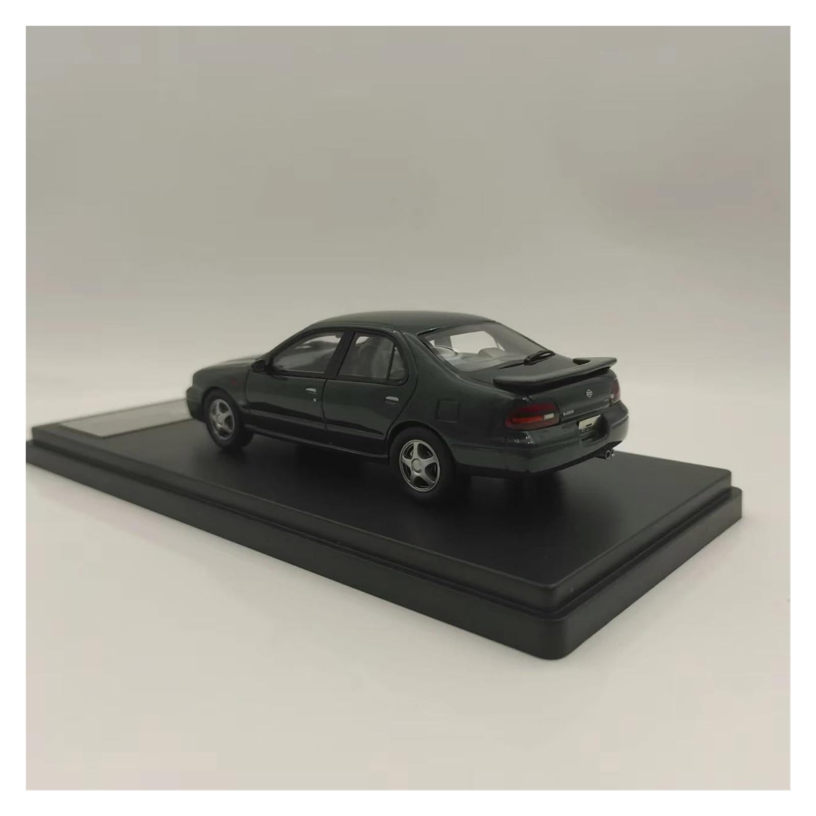 Metallo Scala Replica 1 43 per Nissan Bluebird 2000 Sss-g Attesa 1991 modello auto statica in lega collezione decorazioni per la casa Hobby Veicoli Giochi Set