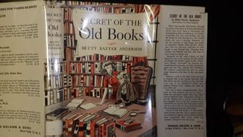 Hardcover Secret of the old books Book