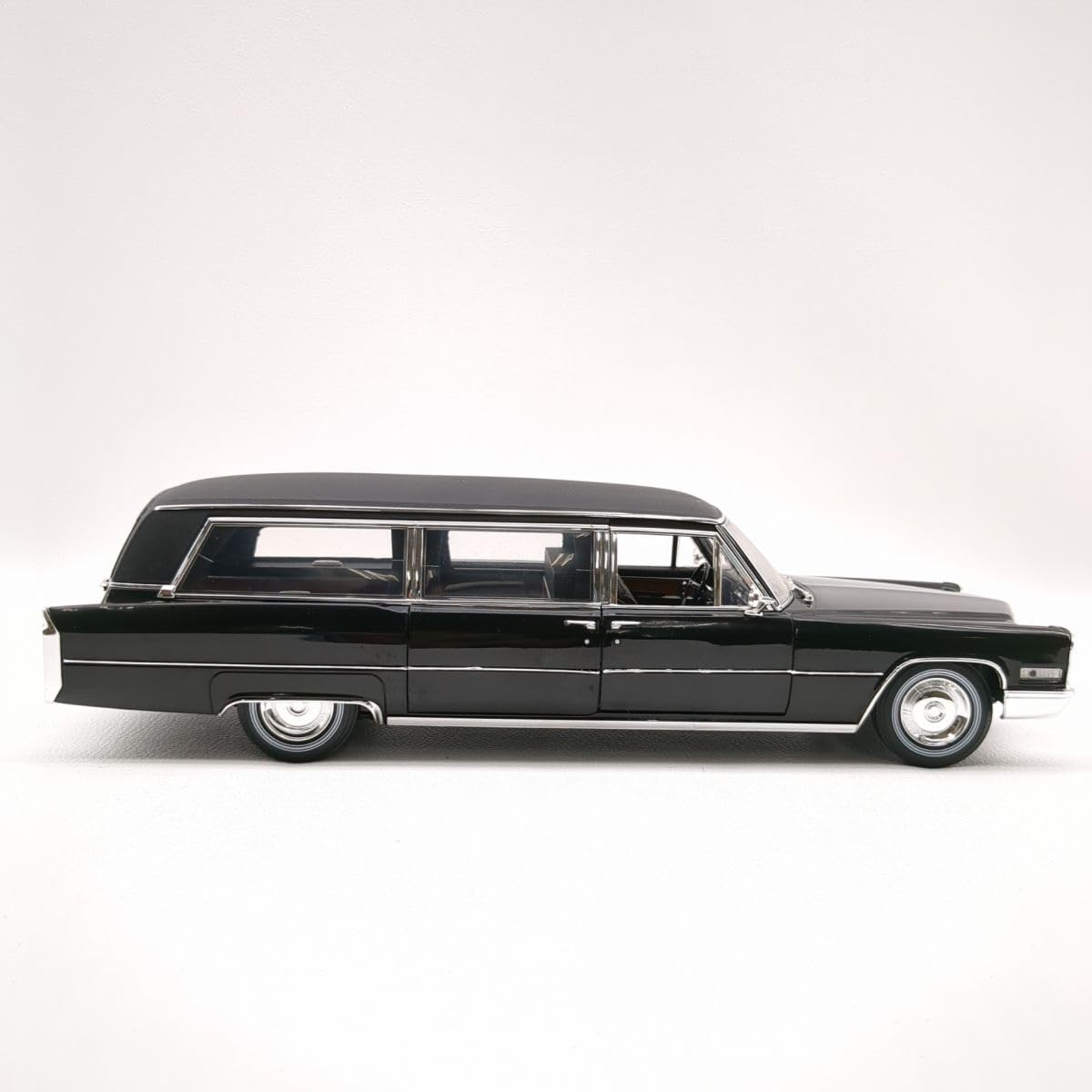 Amazon | GREENLIGHT PC-18002 1966 Cadillac Limousine ブラック 1/18 