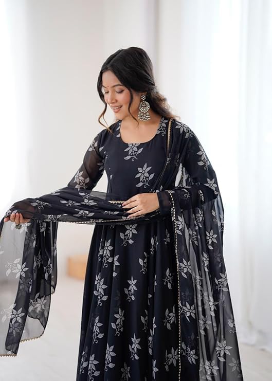 Ensemble kurta Georgette Anarkali coupe ajustée masquant les imperfections - 3