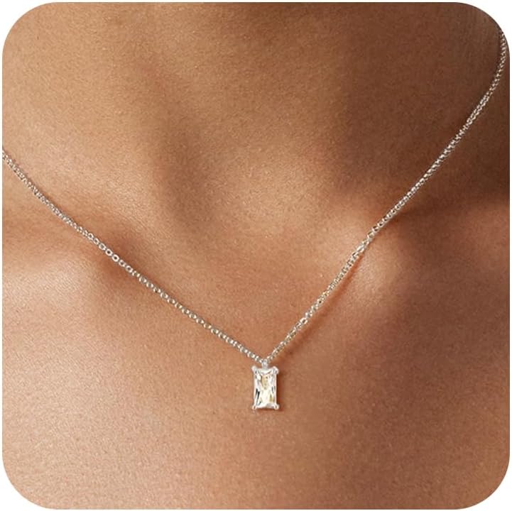 Diamond Pendant Necklace for Women, Dainty Gold Necklace 18k Gold Plated Paperclip Choker Necklaces Cute Open Oval Necklaces Simple Gold Necklace Jewelry Gifts for Women Trendy