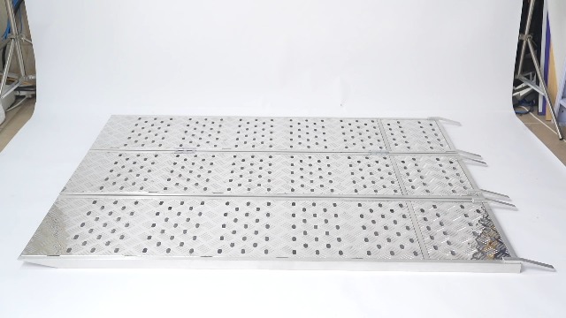 Rampa plegable de aluminio para remolque 77x54 in, capacidad 1500 lbs miniatura 7