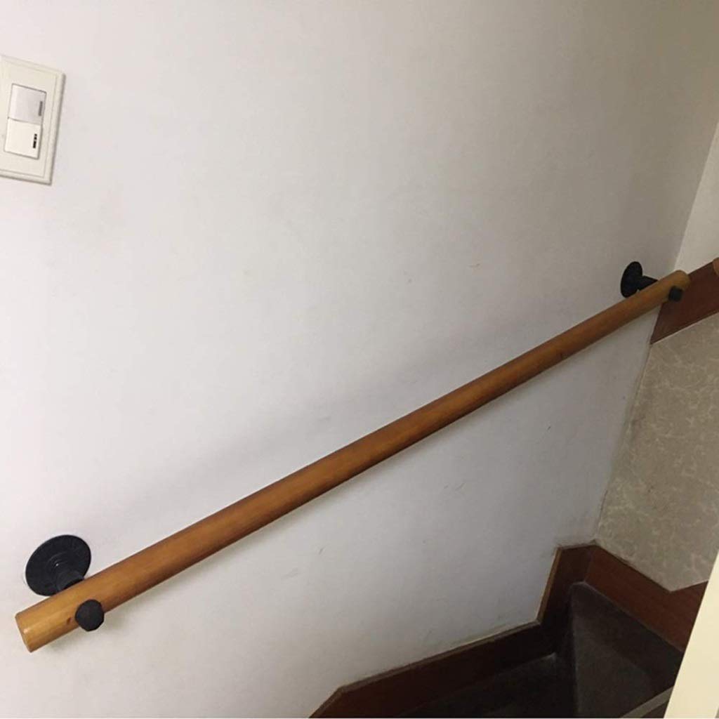 Main courante d'escalier en bois LUNEZY pour sécuriser la descente de cave familiale
