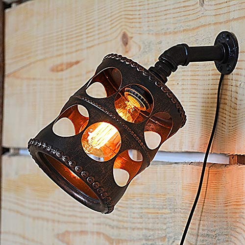 Barra de luz de metal calado para renovar las paredes de tu salón con un estilo retro único
