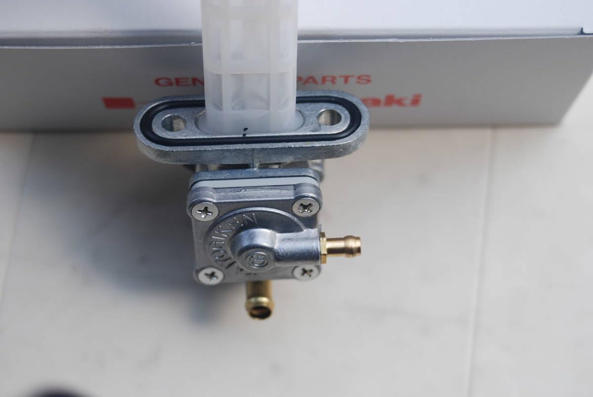 ☆GPZ900R　純正　新品　フューエルコック　燃料コック☆ ☆GPZ900R 純正 新品 フューエルコック 燃料コック GPZ900R 純正 新品