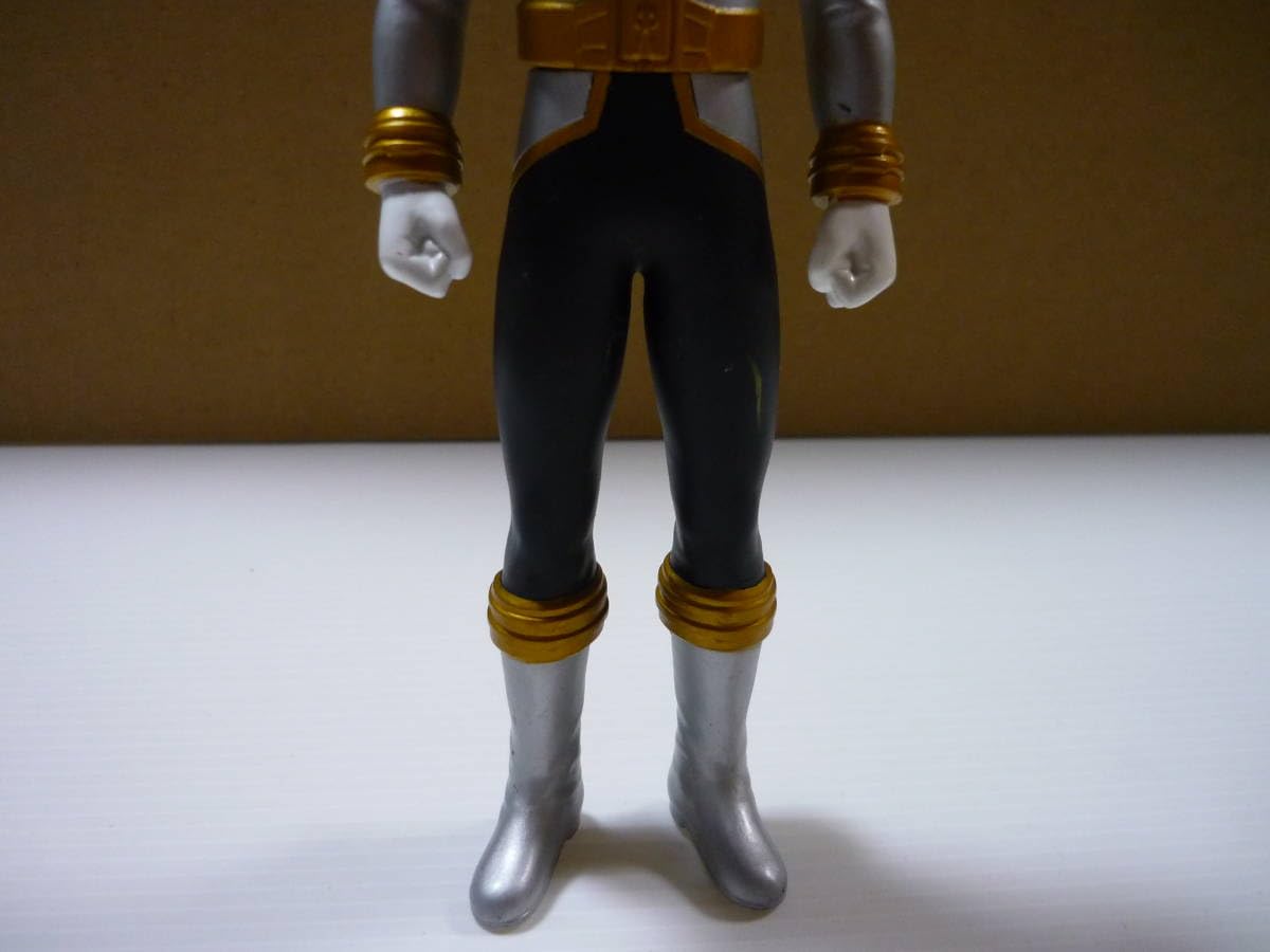 Amazon.co.jp: ソフビ ゴーカイシルバー 2011 約17cm 海賊戦隊