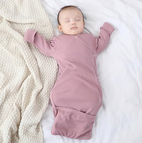 Image of O2 BABY 100% Organic Cotton Kimono Gown with Mittens & Fold-Over Pouch