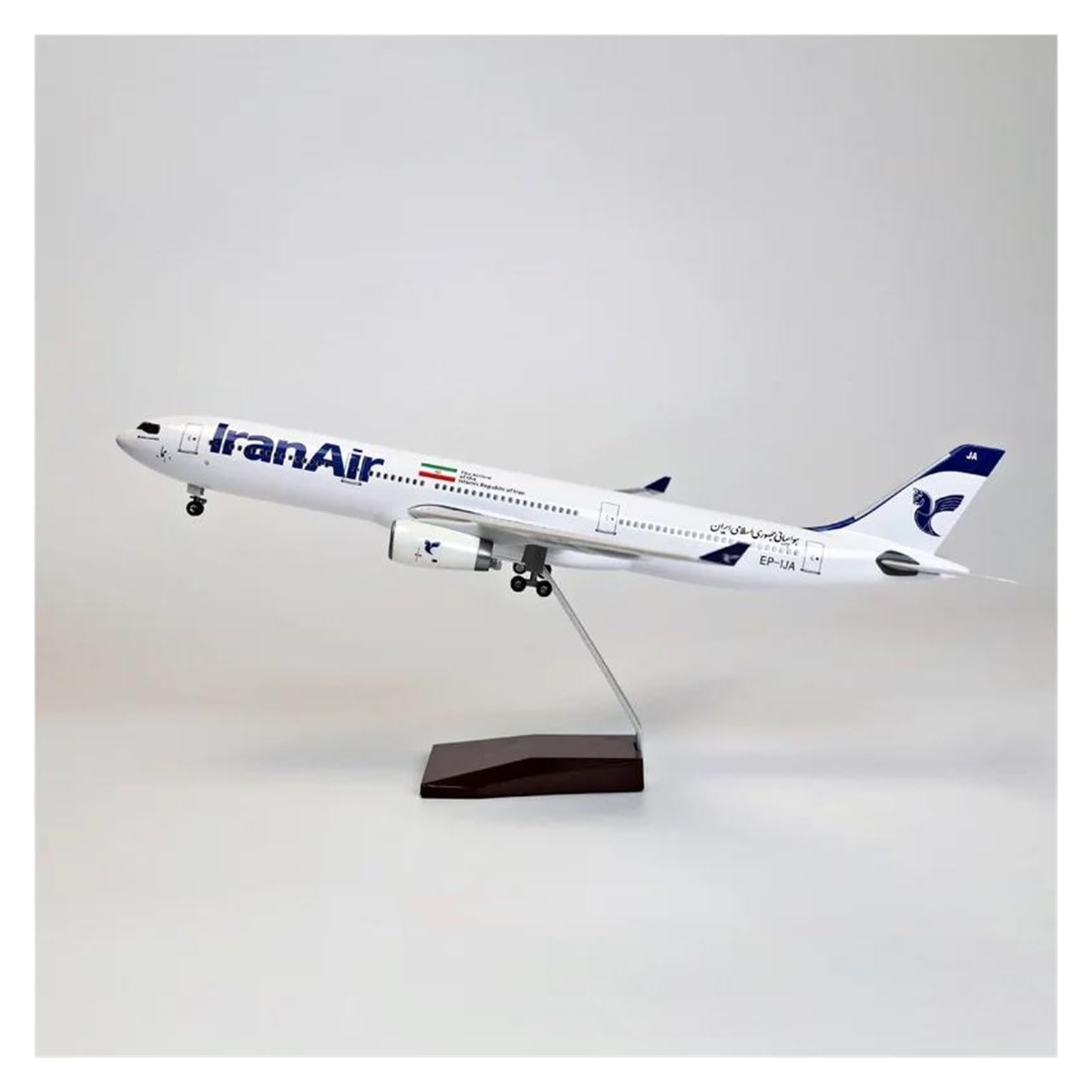 Odlewane zabawki samolotowe 1/135 do skali samolotu Iran Airbus 330 model samolotu odlewany z żywicy model samolotu ze światłem i kołami do kolekcji do kolekcji i wyświetlania (bez loght)