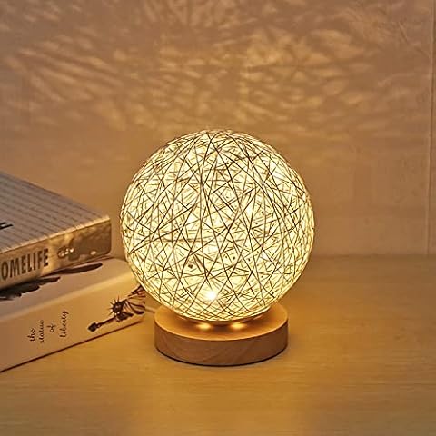 Lámpara de mesa USB UNISOPH de madera con pantalla esférica de ratán hecho a mano Cover