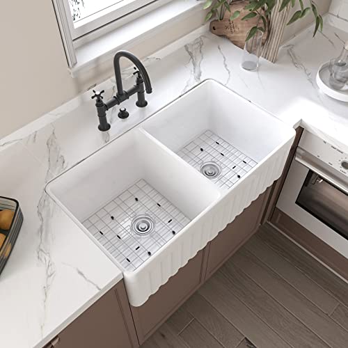 HOROW HRSW Farmhouse Kitchen Sink, 33-inch Double Bowl Sink with Bottom Grid and Strainer,Large Apron-front Ceramic Porcelain Sink Basin, 18"D x 33"W x 10"H, White