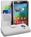 Côté pratique cette housse sera à la hauteur de vos espérances, il vous sera possible d'y glisser vos billets, cartes de crédit, cartes d'abonnement, pièces d'identité et même votre passe NAVIGO. Tout ça réunit dans une housse portefeuille contenant votre RAZR I qui sera toujours à portée de main.