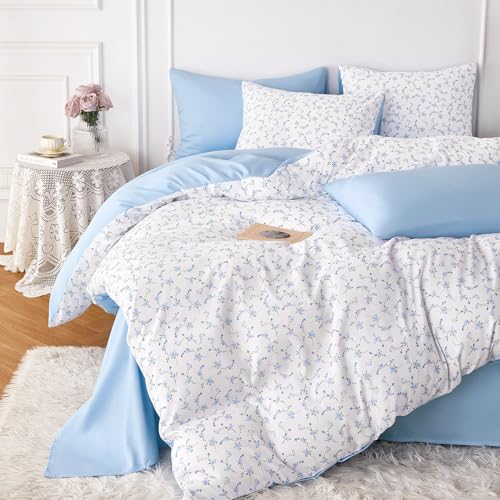 Wake In Cloud - Floral Comforter Set, Coquette Cottagecore Aesthetic Cute Flower Pattern for Women Teen Girls, Soft Lightweight Dorm Bedding, 3 Pieces, Blue White, Full Size