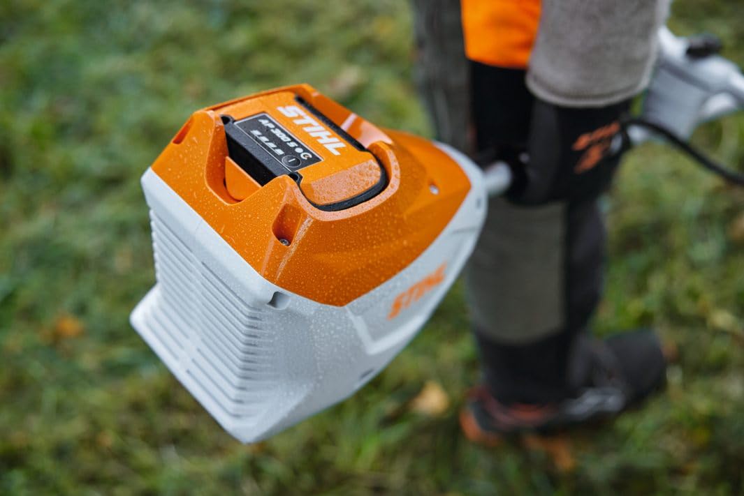 Stihl Decespugliatore a batteria FSA120 con batteria AP200 e caricabatteria AL500